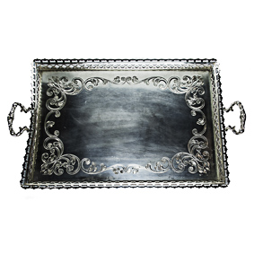 Bandeja de Prata Retangular Trabalhada Alça c/Pé Borda Coração 60x42cm